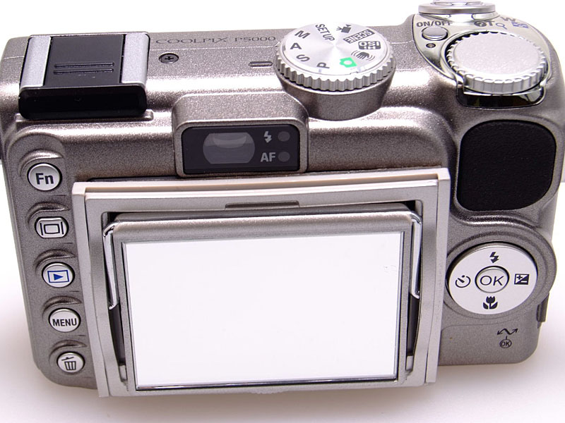 Illustration for article titled Etsumi Display Mirror Allows Compact Camera Photos at Extreme Angles